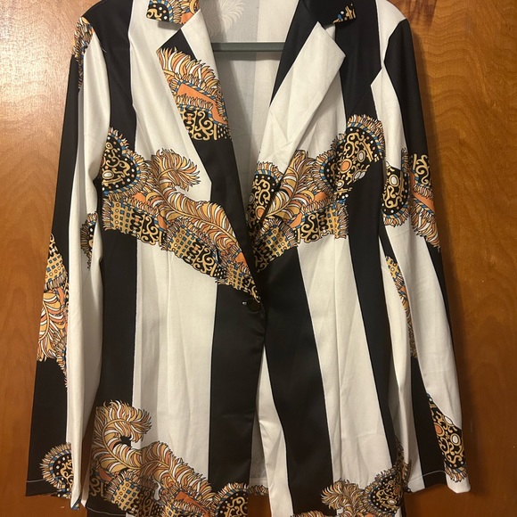 Beautiful Blazer - Picture 3 of 4